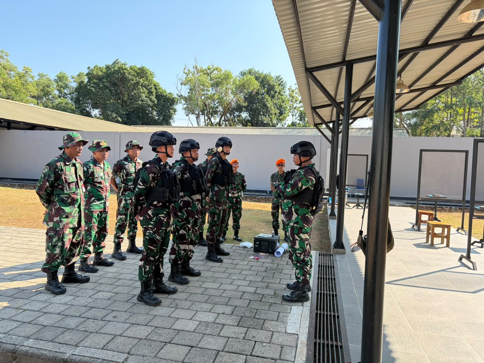 Resimen Hanud 2 Pasgat Laksanakan Latihan Menembak Pistol