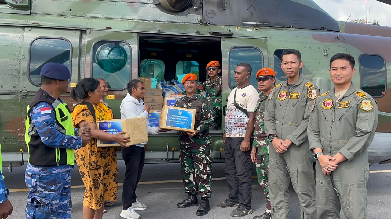 Hari Ke-10, Prajurit Divisi Hanud Pasgat terus Salurkan Bansos dari Pos Labuan Bajo